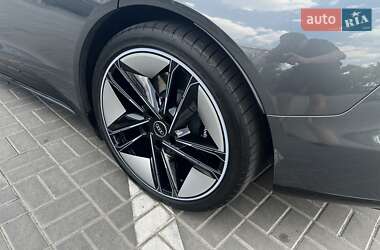 Купе Audi RS e-tron GT 2023 в 