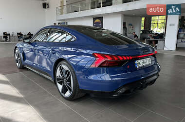 Купе Audi RS e-tron GT 2023 в 