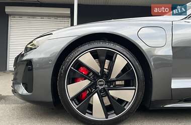 Купе Audi RS e-tron GT 2022 в 