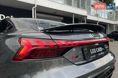 Купе Audi RS e-tron GT 2022 в 