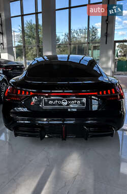Купе Audi RS e-tron GT 2023 в 