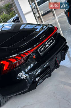 Купе Audi RS e-tron GT 2023 в 
