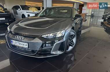 Купе Audi RS e-tron GT 2023 в 