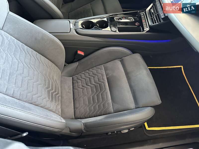 Купе Audi RS e-tron GT 2023 в Дніпрі