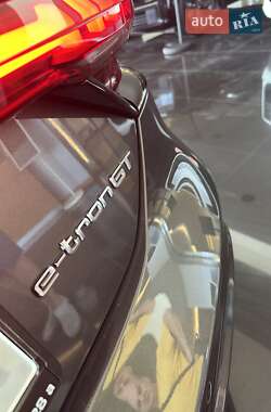 Купе Audi RS e-tron GT 2023 в 
