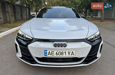 Купе Audi RS e-tron GT 2022 в 