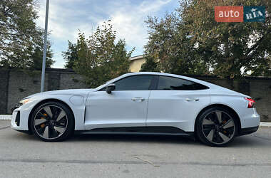 Купе Audi RS e-tron GT 2022 в 
