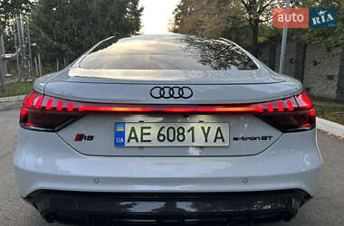 Купе Audi RS e-tron GT 2022 в 