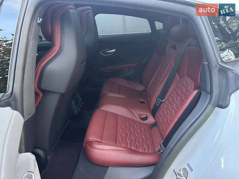Купе Audi RS e-tron GT 2022 в Дніпрі