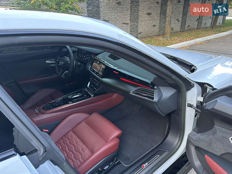 Купе Audi RS e-tron GT 2022 в Дніпрі