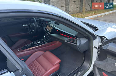 Купе Audi RS e-tron GT 2022 в 