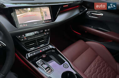Купе Audi RS e-tron GT 2022 в 