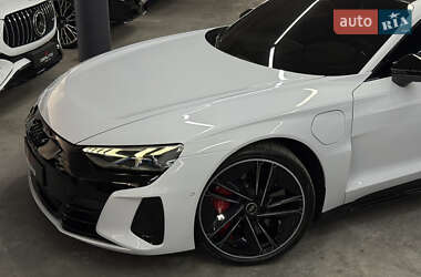 Купе Audi RS e-tron GT 2022 в 