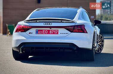 Купе Audi RS e-tron GT 2024 в 