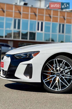 Купе Audi RS e-tron GT 2024 в 
