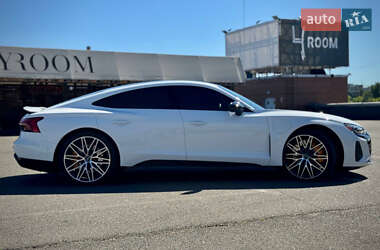 Купе Audi RS e-tron GT 2024 в 