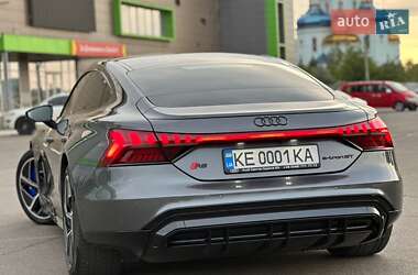 Купе Audi RS e-tron GT 2022 в 