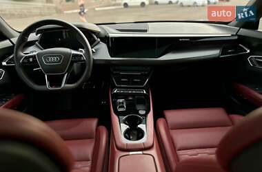 Купе Audi RS e-tron GT 2022 в 