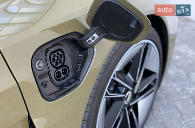 Купе Audi RS e-tron GT 2021 в 