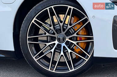 Купе Audi RS e-tron GT 2024 в 