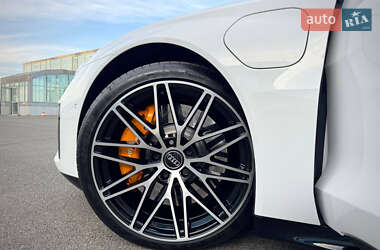 Купе Audi RS e-tron GT 2024 в 