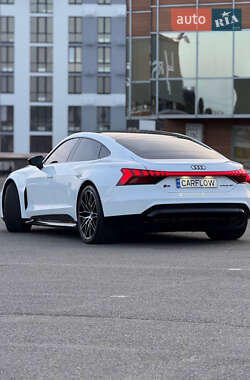Купе Audi RS e-tron GT 2024 в 