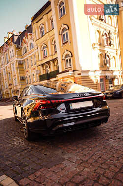 Купе Audi RS e-tron GT 2021 в 