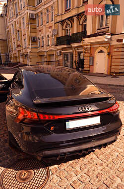 Купе Audi RS e-tron GT 2021 в 