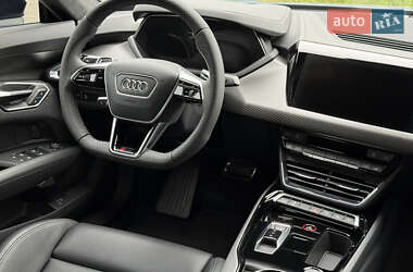 Купе Audi RS e-tron GT 2024 в 