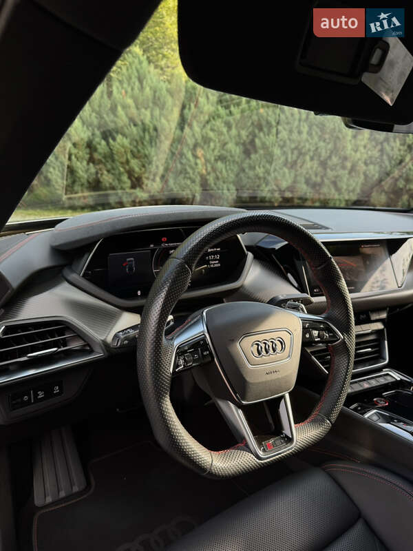 Купе Audi RS e-tron GT 2022 в Мукачево