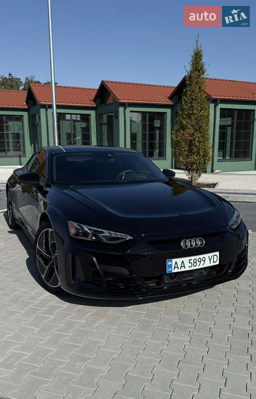 Купе Audi RS e-tron GT 2024 в 