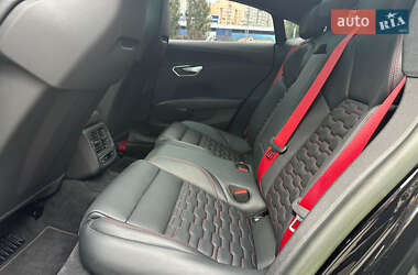 Купе Audi RS e-tron GT 2023 в 