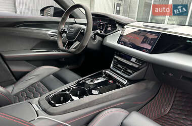 Купе Audi RS e-tron GT 2023 в 