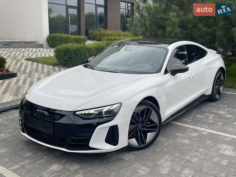 Купе Audi RS e-tron GT 2021 в 