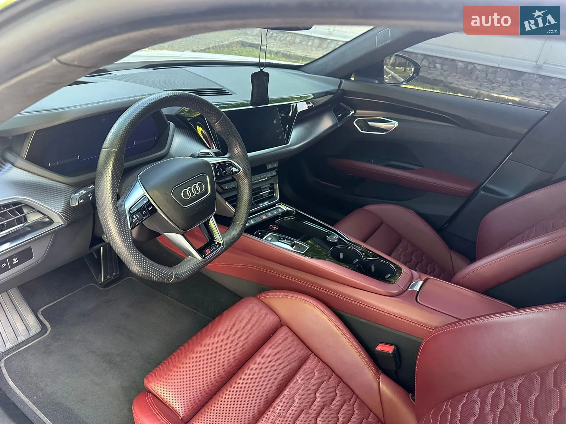 2022 Audi RS e-tron GT - мініатюра 15