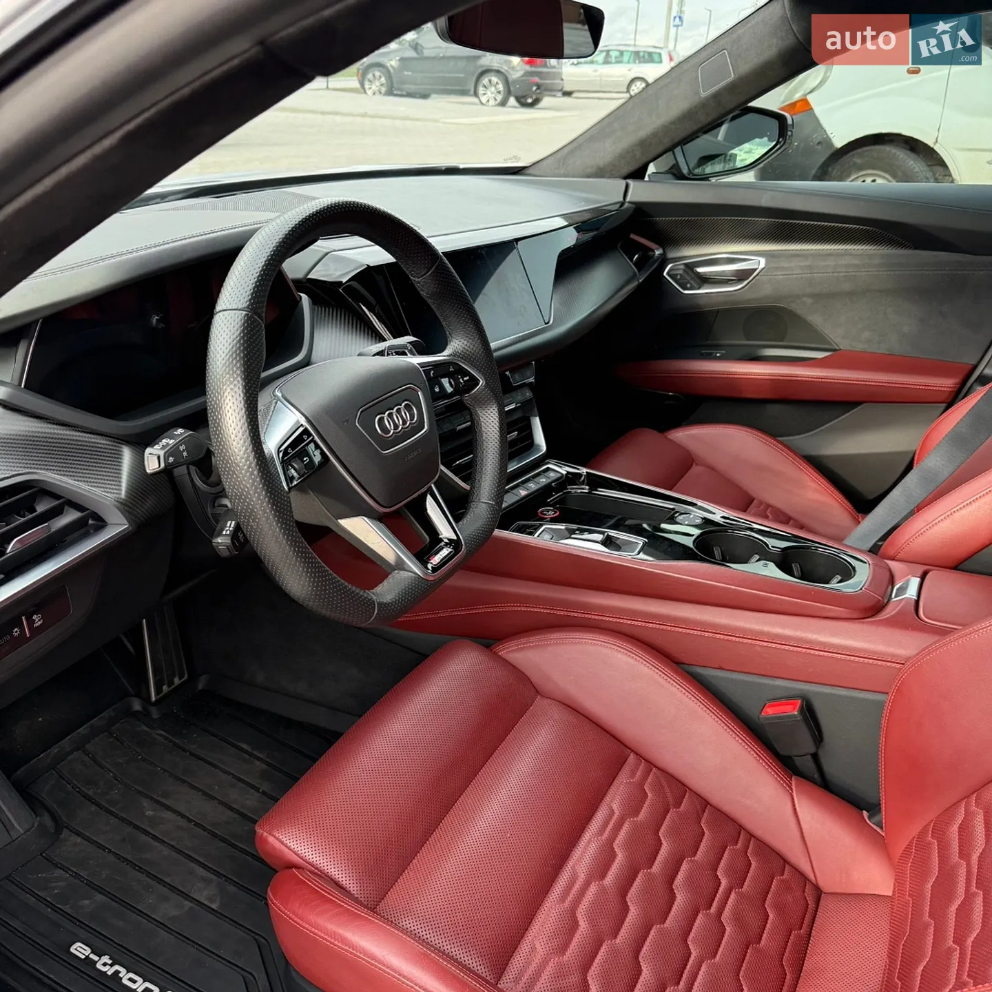 2022 Audi RS e-tron GT - мініатюра 16