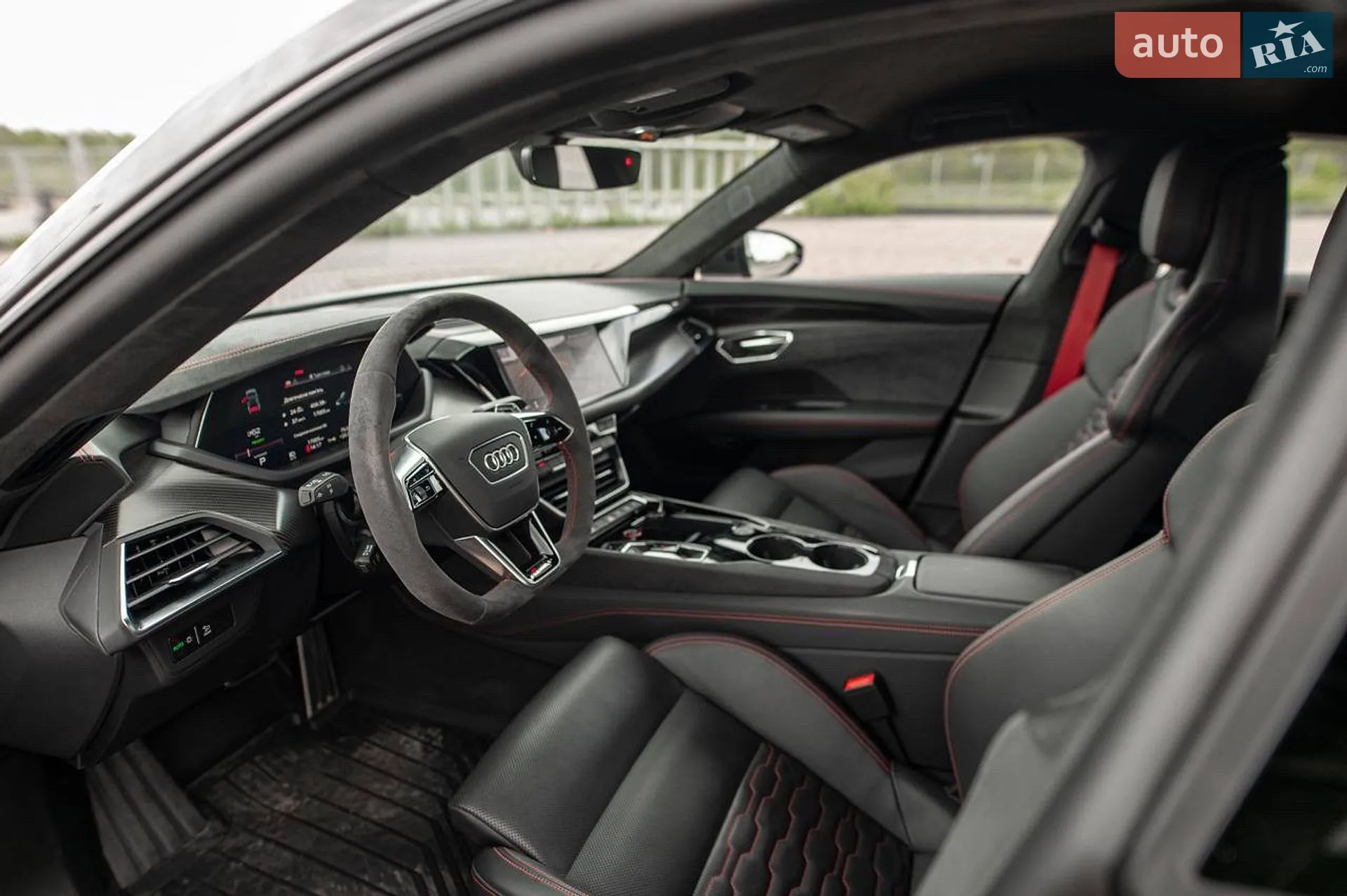 2022 Audi RS e-tron GT - мініатюра 23