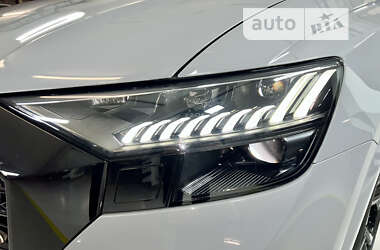 Внедорожник / Кроссовер Audi RS Q8 2022 в 