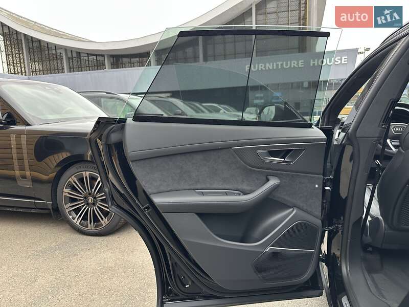 Внедорожник / Кроссовер Audi RS Q8 2025 в Киеве