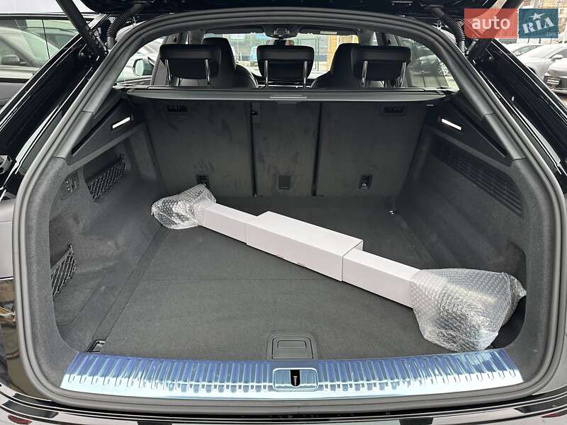Внедорожник / Кроссовер Audi RS Q8 2025 в Киеве