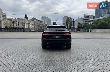 Внедорожник / Кроссовер Audi RS Q8 2020 в 