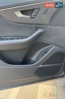 Внедорожник / Кроссовер Audi RS Q8 2022 в 