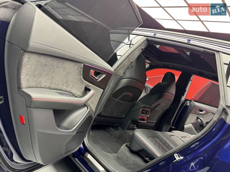 Внедорожник / Кроссовер Audi RS Q8 2020 в Киеве