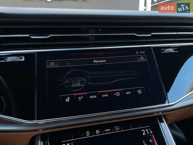 Внедорожник / Кроссовер Audi RS Q8 2020 в Киеве