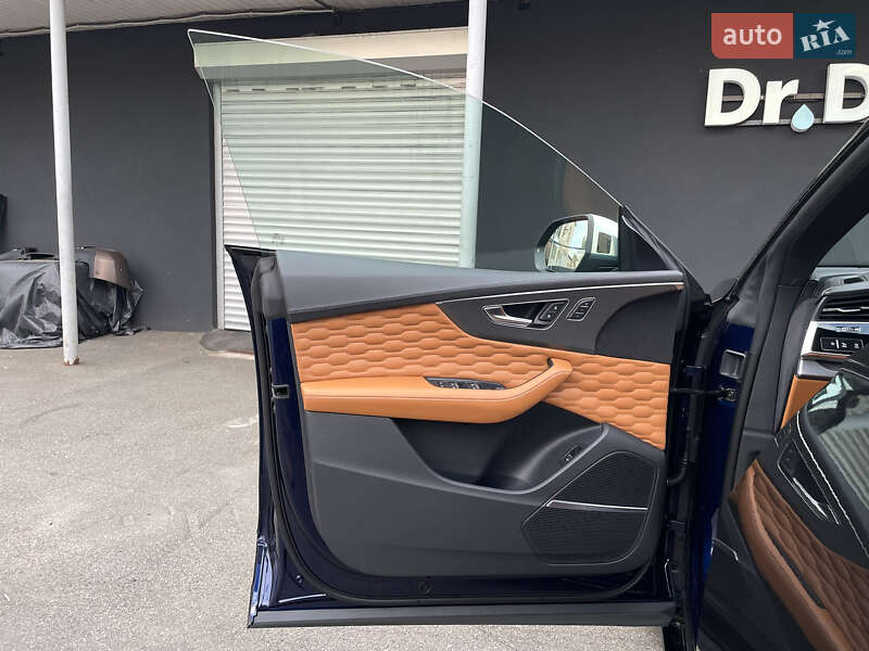 Внедорожник / Кроссовер Audi RS Q8 2020 в Киеве