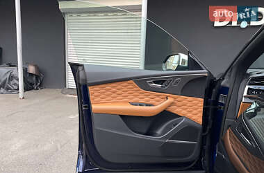 Внедорожник / Кроссовер Audi RS Q8 2020 в 