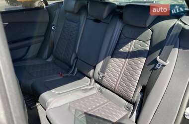 Внедорожник / Кроссовер Audi RS Q8 2025 в 