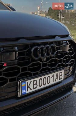 Внедорожник / Кроссовер Audi RS Q8 2021 в 