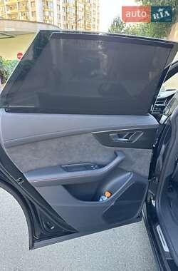 Позашляховик / Кросовер Audi RS Q8 2021 в 