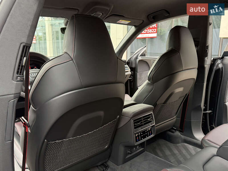 Внедорожник / Кроссовер Audi RS Q8 2024 в Киеве